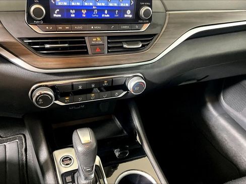 Used 2024 Nissan Altima 2.5 SV image 25