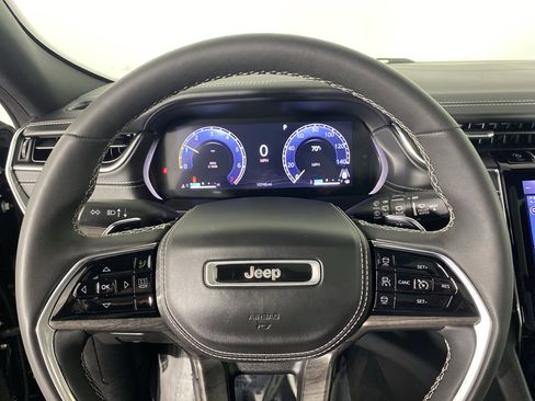 Used 2023 Jeep Grand Cherokee Overland w/ Luxury Tech Group IV AWD/4WD image 22