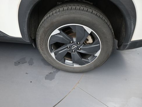 Used 2025 Nissan Rogue SV image 20