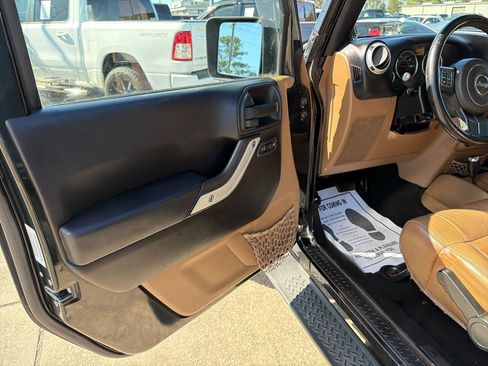 Used 2012 Jeep Wrangler Unlimited Sahara w/ Connectivity Group image 16