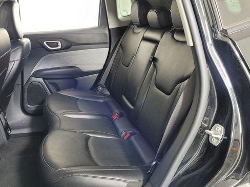 Used 2022 Jeep Compass Latitude image 28