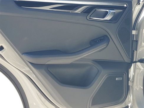 Certified 2025 Porsche Macan Base image 19