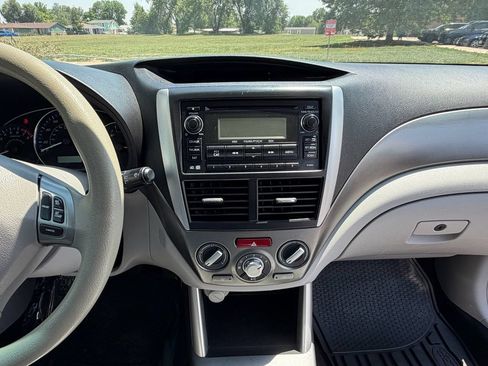 Used 2013 Subaru Forester 2.5X Premium w/ Popular Pkg 1 AWD/4WD image 16