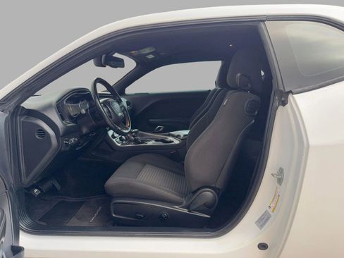 Used 2017 Dodge Challenger R/T w/ Driver Convenience Group image 18