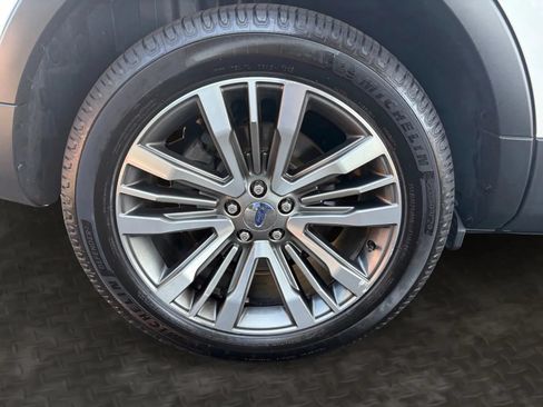 Used 2018 Ford Explorer Platinum AWD/4WD image 41