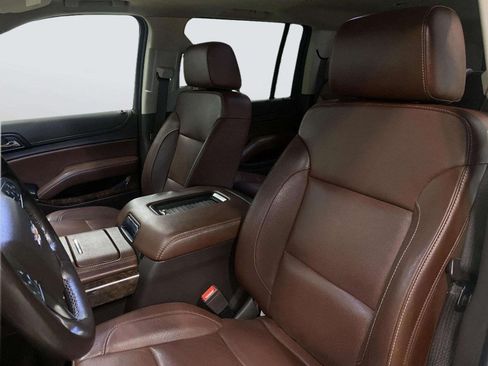 Used 2020 Chevrolet Suburban Premier w/ Premier 6.2L Value Package AWD/4WD image 36