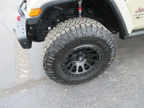 Used 2020 Jeep Gladiator Rubicon AWD/4WD image 14