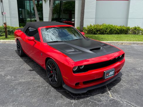 Used 2015 Dodge Challenger SRT Hellcat image 16