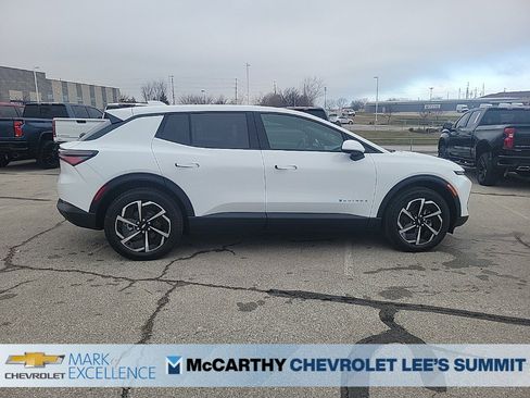 New 2026 Chevrolet Equinox EV LT image 9