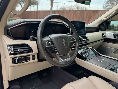 Used 2019 Lincoln Navigator Reserve image 27
