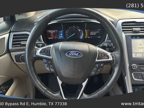 Used 2018 Ford Fusion SE w/ Fusion SE Technology Package FWD image 10