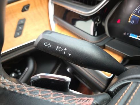 Used 2022 Jeep Grand Cherokee Summit AWD/4WD image 65