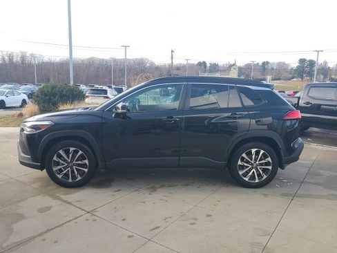 Used 2023 Toyota Corolla Cross XLE image 4