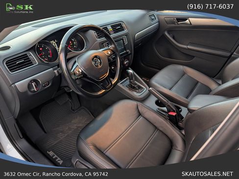 Used 2017 Volkswagen Jetta SE image 19