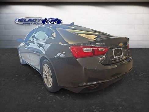 Used 2017 Chevrolet Malibu LT FWD image 4