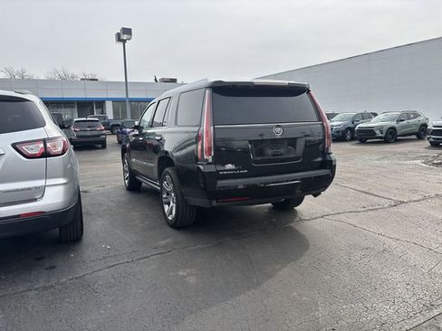 Used 2015 Cadillac Escalade Premium image 3