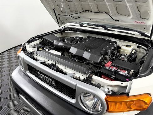 Used 2013 Toyota FJ Cruiser 4WD image 19