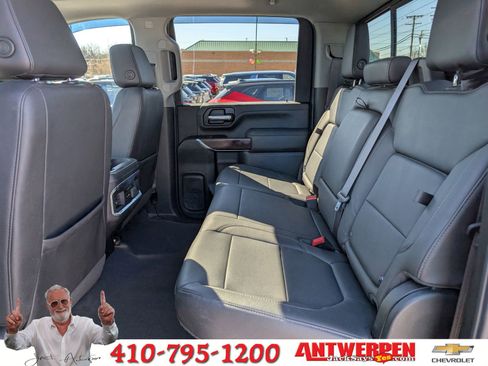 Used 2022 GMC Sierra 2500 SLT w/ SLT Convenience Package image 17