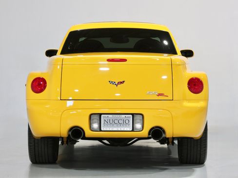 Used 2005 Chevrolet SSR w/ Preferred Equipment Group image 24