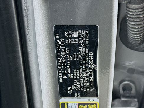 Used 2025 Kia Soul LX w/ LX Technology Package FWD image 12