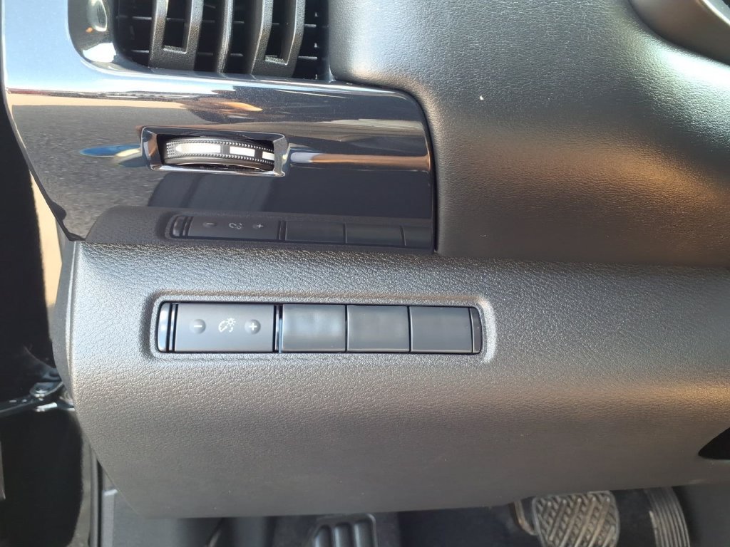 Used 2025 Nissan Pathfinder S AWD/4WD image 13