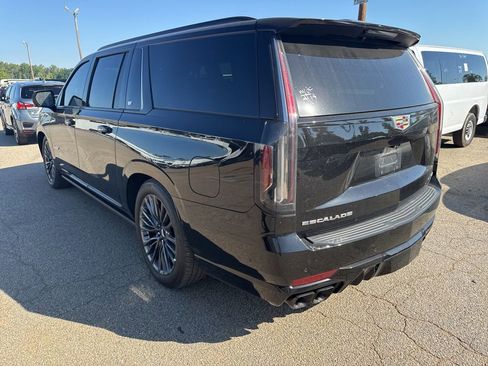 Used 2023 Cadillac Escalade ESV V AWD/4WD image 2