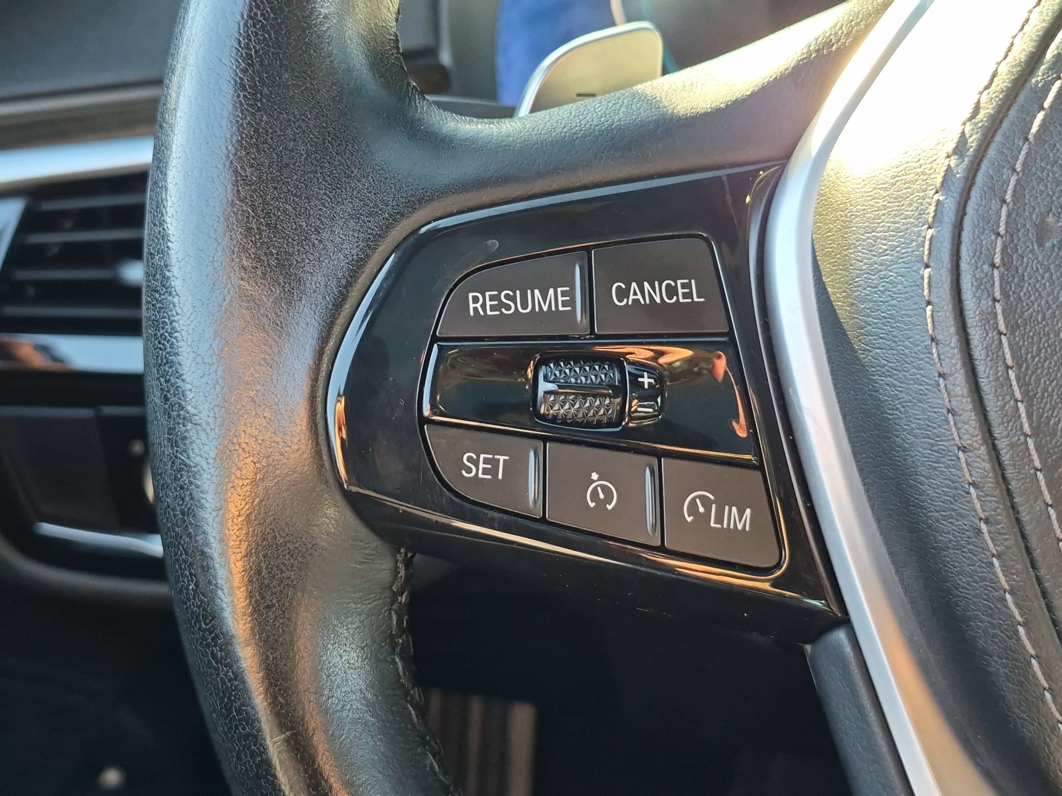 Used 2023 BMW 530e RWD image 17