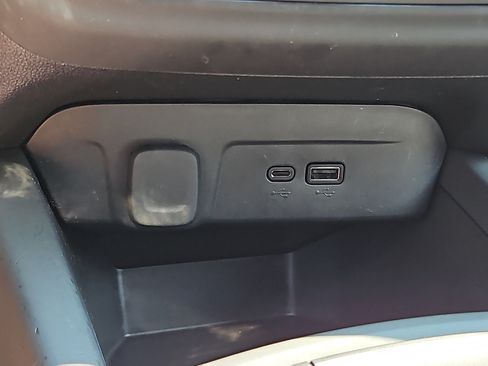 Used 2024 Chevrolet Trax RS w/ Sunroof Package FWD image 23