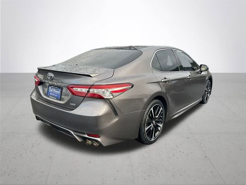 Used 2018 Toyota Camry XSE image 7