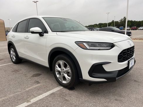Used 2023 Honda HR-V LX image 3