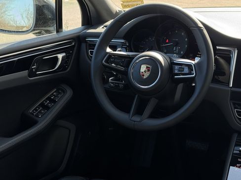 Used 2025 Porsche Macan image 47