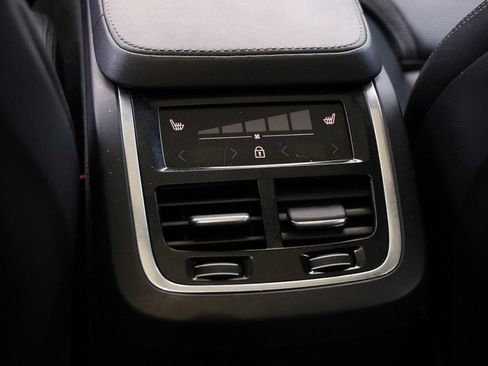 Used 2023 Volvo XC90 B6 Ultimate w/ Protection Package Premier AWD/4WD image 32