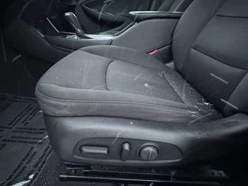 Used 2017 Chevrolet Malibu LT image 22