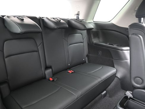 New 2026 Nissan Pathfinder Platinum FWD image 21