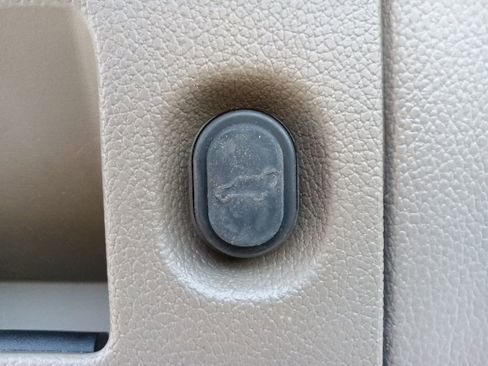 Used 2018 Chevrolet Suburban LT AWD/4WD image 34