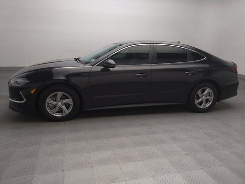 Used 2023 Hyundai Sonata SE w/ Preferred Accessory Package FWD image 2