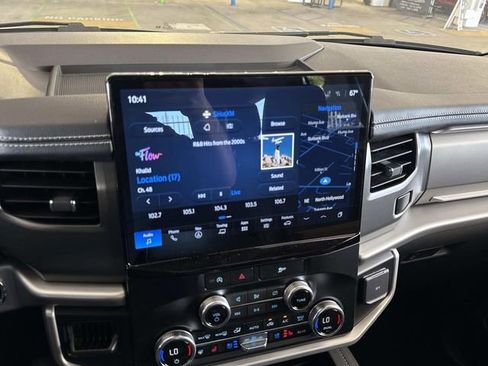 Used 2024 Ford Expedition XLT image 21