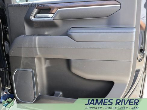 Used 2025 GMC Sierra 1500 SLT image 11