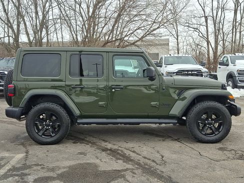 Used 2022 Jeep Wrangler Unlimited Sahara image 8