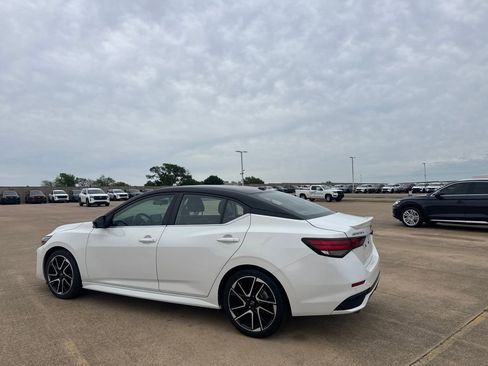 Certified 2024 Nissan Sentra SR w/ SR Premium Package FWD image 13