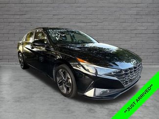 Used 2022 Hyundai Elantra Limited FWD video 1