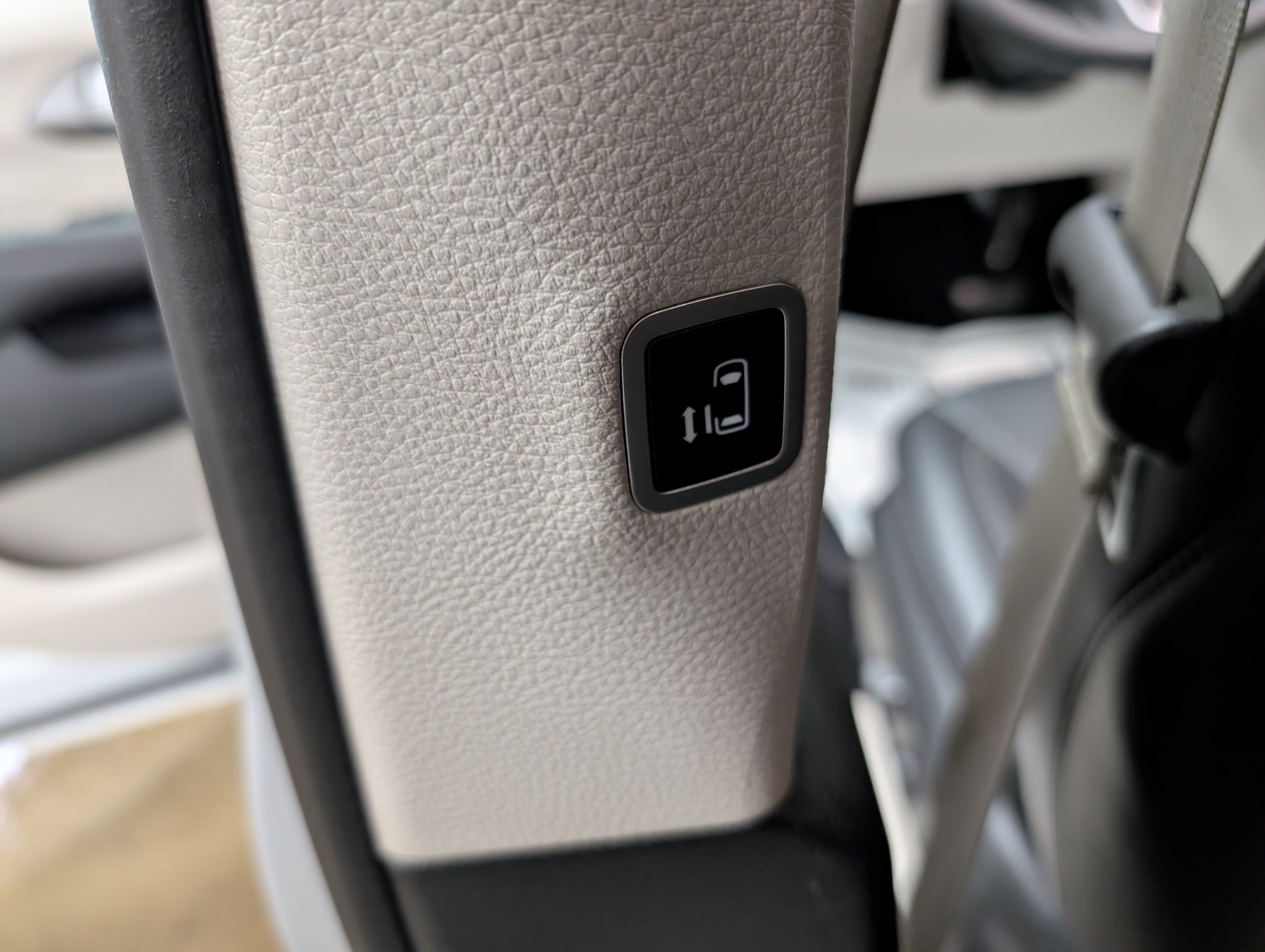 Used 2024 Chrysler Pacifica Touring-L FWD image 9