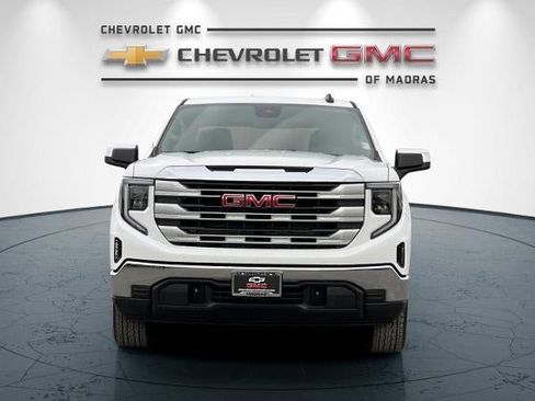New 2026 GMC Sierra 1500 SLE w/ Preferred Package image 8