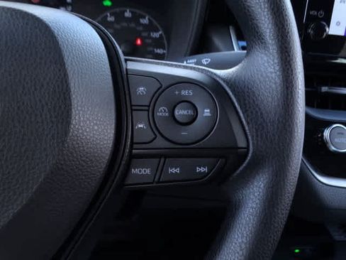 Used 2025 Toyota Corolla LE image 37