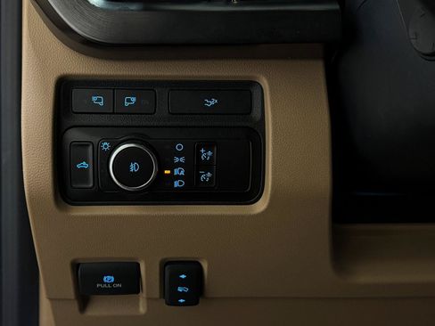 Used 2023 Ford F350 Lariat AWD/4WD image 8