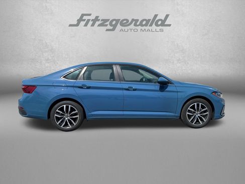 Used 2025 Volkswagen Jetta SE FWD image 7