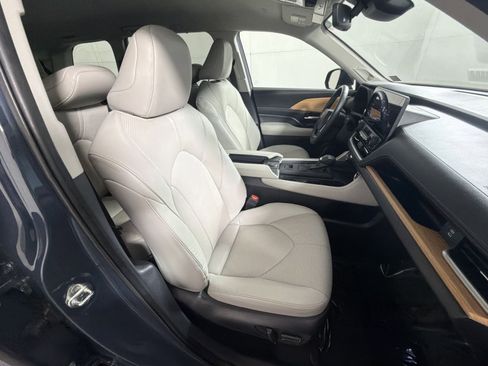 Used 2024 Toyota Grand Highlander XLE image 26