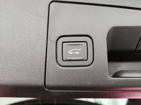 Used 2024 Cadillac XT4 Luxury w/ Cold Weather Package image 37