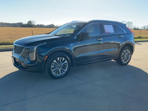 Used 2024 Cadillac XT4 Premium Luxury image 4