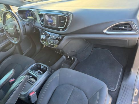 Used 2018 Chrysler Pacifica Touring Plus w/ S Appearance Package image 10